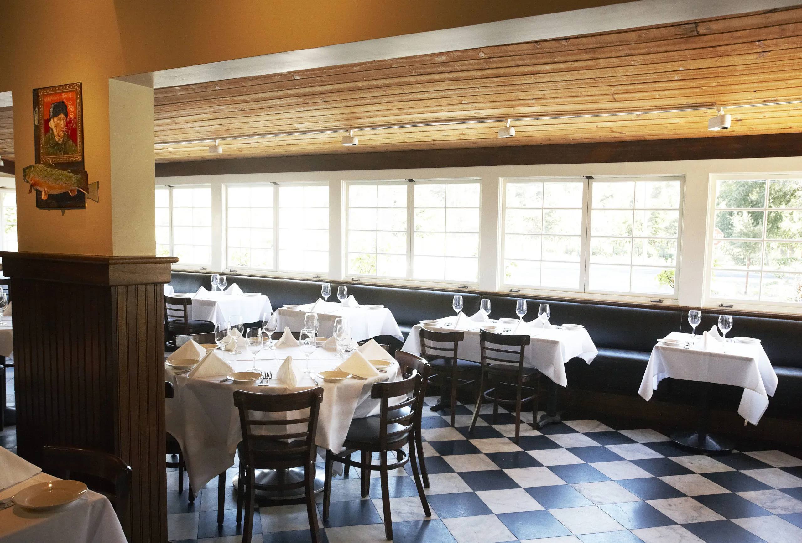Dining room at Mustards Grill